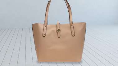 tan leather purse